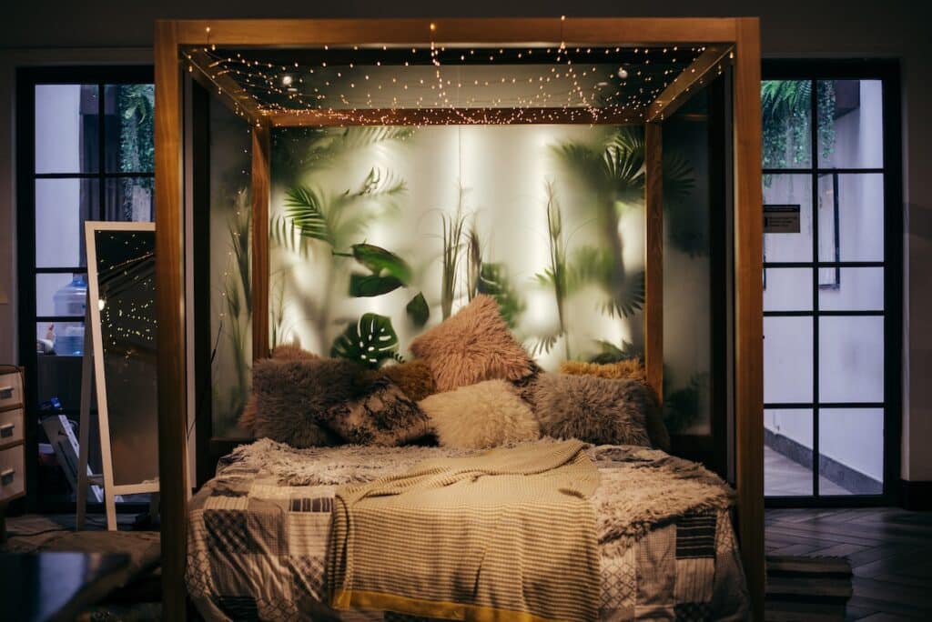 Screened room