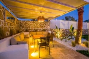 outdoor lanai