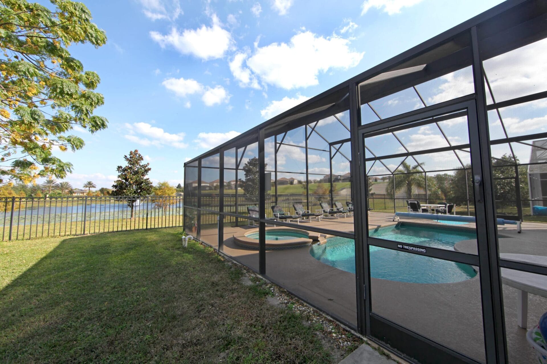Why Fort Myers Homeowners Are Upgrading Pool Cages This Year